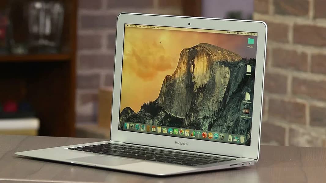 Apple Macbook Air 2015 Only 70 cycle counts 0