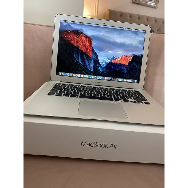 Apple Macbook Air 2015 Only 70 cycle counts 2