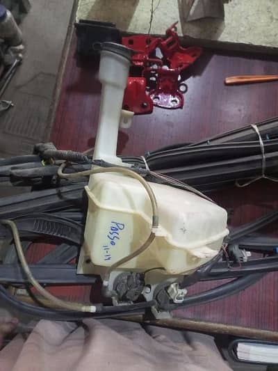 Toyota Passo 2010-2015 Viper Shower Bottle - Shah Nafees Traders