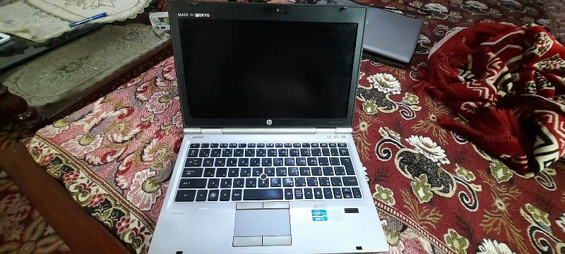 hp core i5 2nd 9/10 condition 1