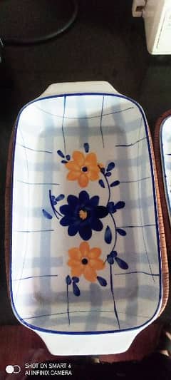 used blue poitry panted three dishes set with wooden net stand
