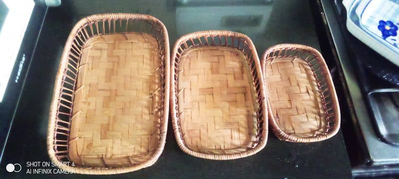 used blue poitry panted three dishes set with wooden net stand 1