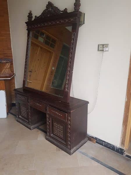 dressing table and mirror 0