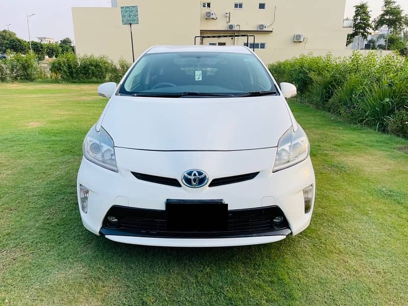 Toyota Prius S package 2014 model islamabad registration 0