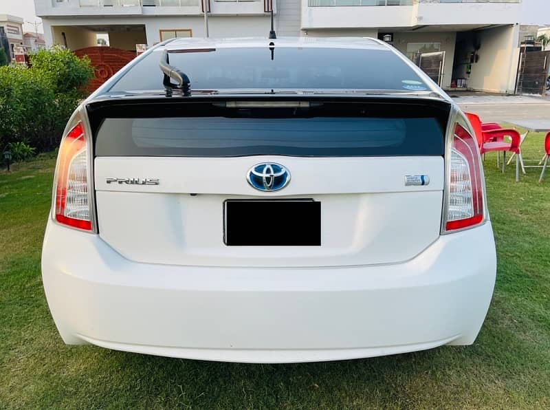 Toyota Prius S package 2014 model islamabad registration 1