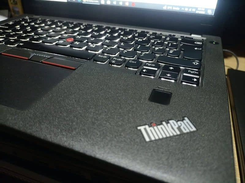 Lenovo Cori5 6th gen 8gbram+256SSD hard(Dual battery) 16