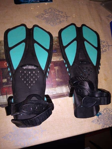 Speedo Flexifit Swimming Goggles Flippers and Cap 7