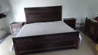 Double bed / king size / Shisham wood / Beautiful light carving
