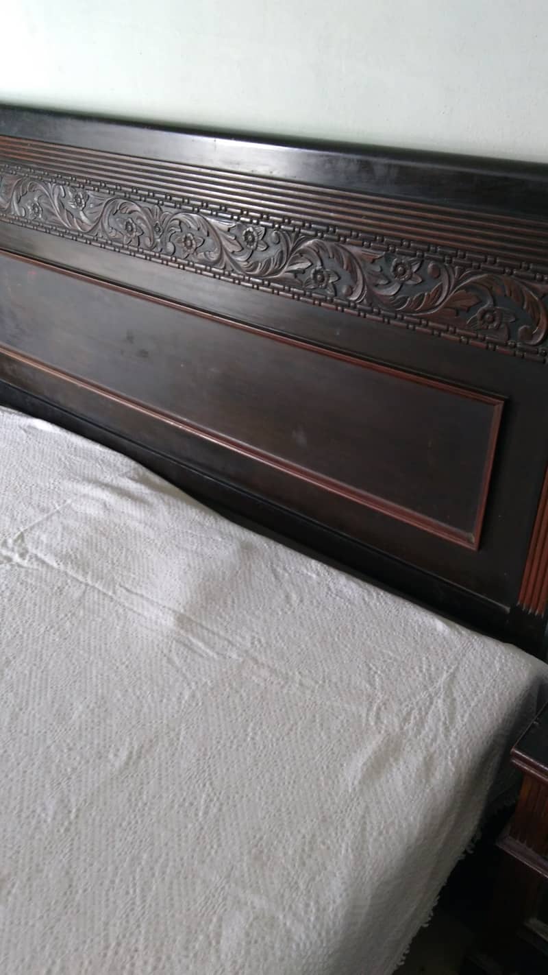 Double bed / king size / Shisham wood / Beautiful light carving 2