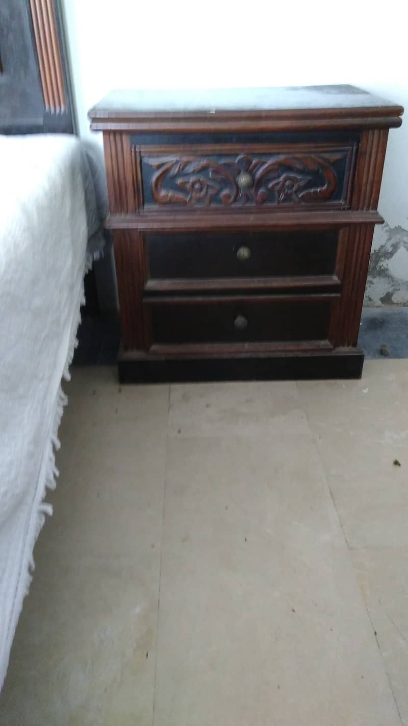 Double bed / king size / Shisham wood / Beautiful light carving 4