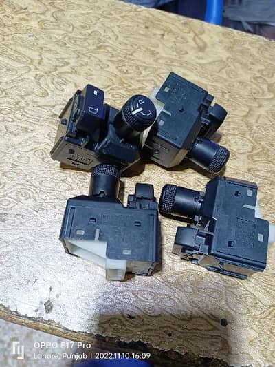 Toyota Fortuner side mirror retact switch