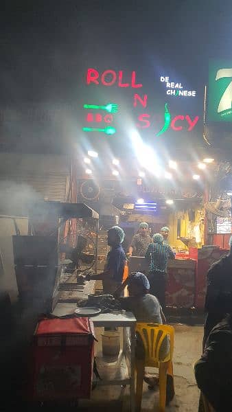 korangi crossing per rider chahye food delivery ke lia