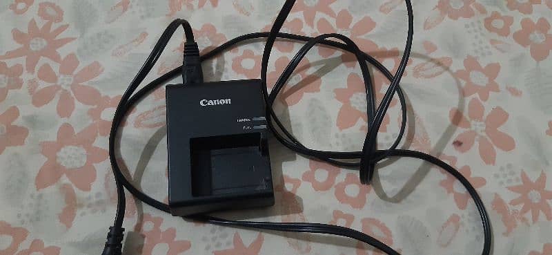 CANON ORIGNAL BATTERY CHARGER WITH CABLE 2