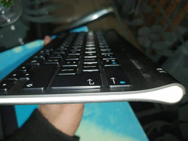 Logitech Bluetooth keyboard (0310-4919-907) 2