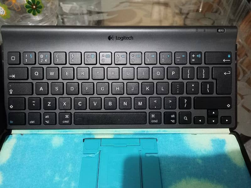 Logitech Bluetooth keyboard (0310-4919-907) 4