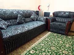 5 seaters new condition sofa