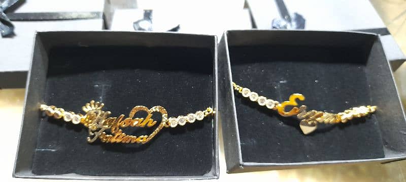 customizer beautiful gold plated name locket. 8