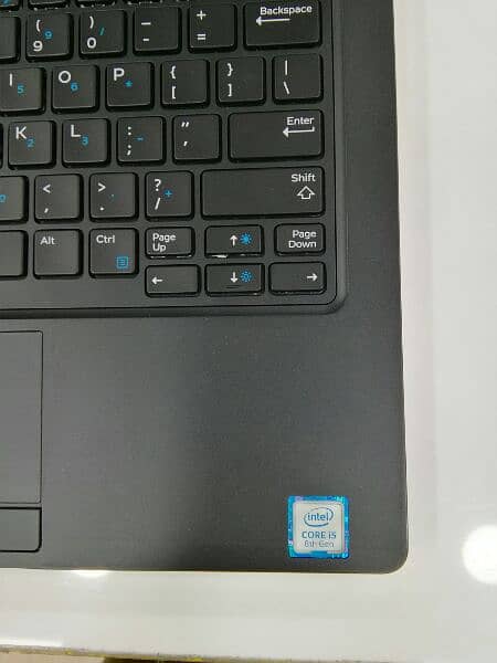 Dell laptop Core i5 - 8th generation. 8gb/256gb SSD. slim laptop 2