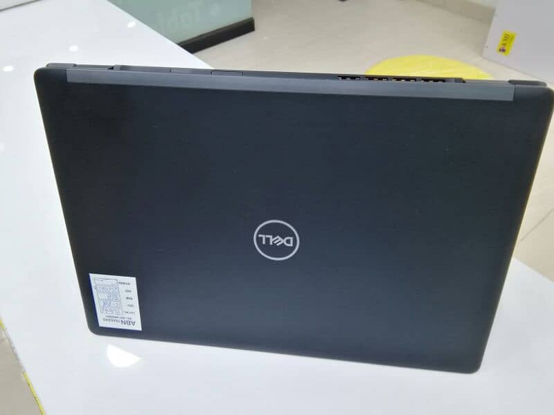 Dell laptop Core i5 - 8th generation. 8gb/256gb SSD. slim laptop 4