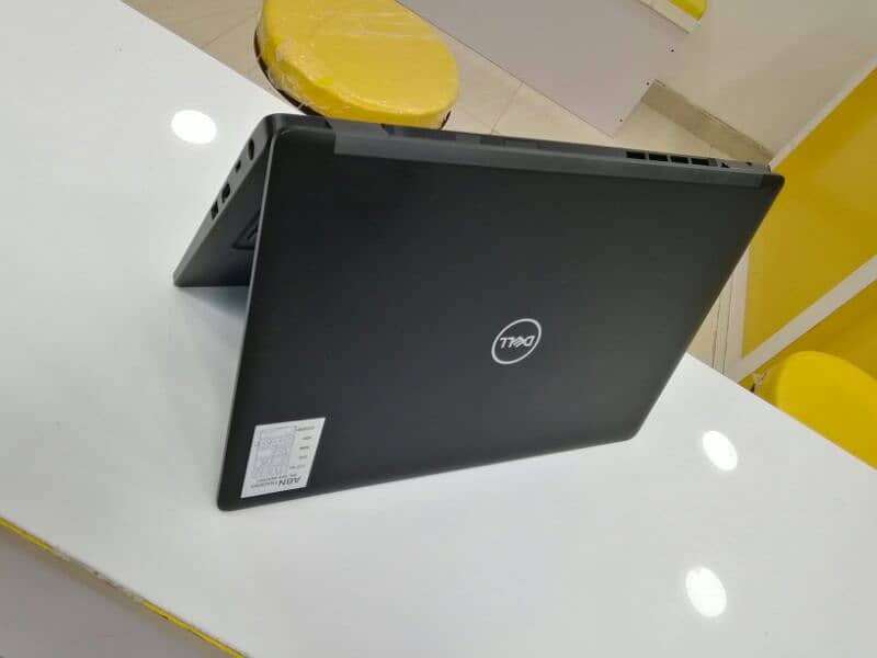 Dell laptop Core i5 - 8th generation. 8gb/256gb SSD. slim laptop 5
