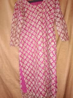 pink shart h or gray patyala shalwar or dupata h