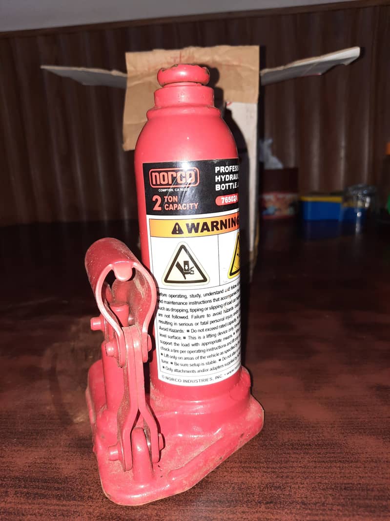 2 Ton Hydraulic Jack (car and light truck) 0