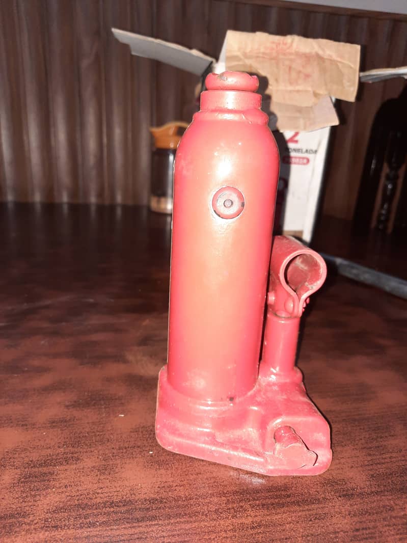 2 Ton Hydraulic Jack (car and light truck) 4