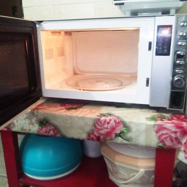 Waves Microwave oven-working Excellent 2