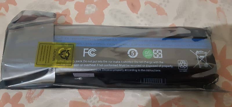 LAPTOP BATTERY ORIGNAL WITH CERTIFICATE. 1