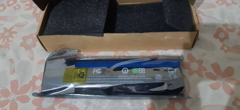 LAPTOP BATTERY ORIGNAL WITH CERTIFICATE. 9