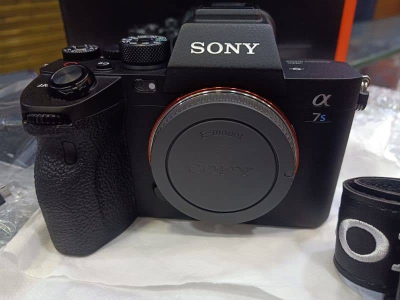 SONY A7SIII ONLY BODY ( NEW BODY ) SEALD PACK ONE YEAR WARRANTY 4