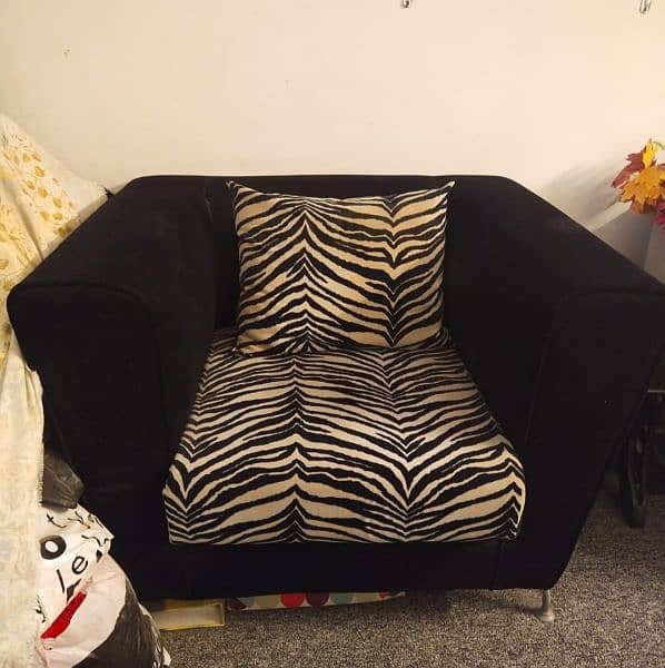 Five seater Sofa set with Cushions for sale. 1