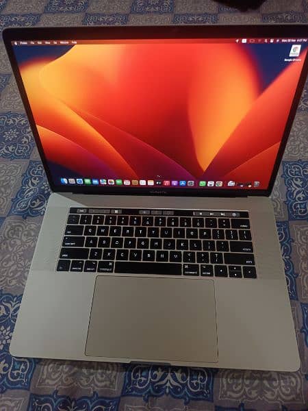 Macbook Pro  2018 15 TOUCHBAR I7 6 CORE 2.2 16GB 1TB 4GB CARD 13