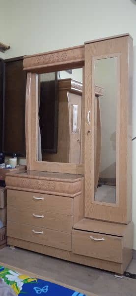 Oak Wood Bedroom Set without mattress available for urgent sale 2