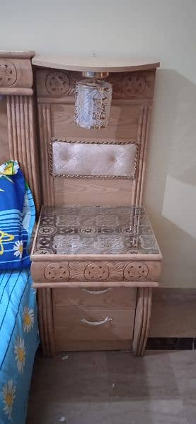 Oak Wood Bedroom Set without mattress available for urgent sale 5