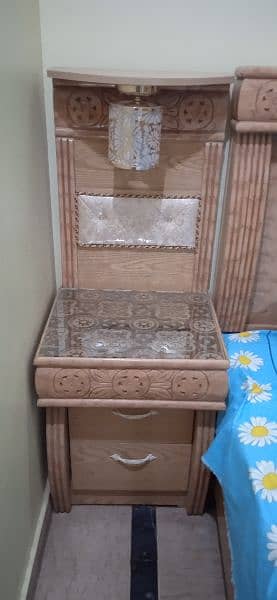 Oak Wood Bedroom Set without mattress available for urgent sale 6
