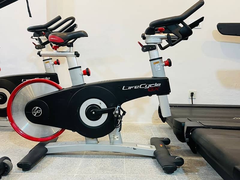 life fitness treadmill,elliptical,spin bike,recumbent bike available 2