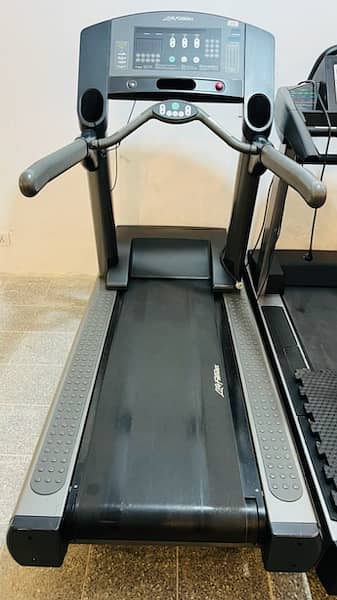 life fitness treadmill,elliptical,spin bike,recumbent bike available 7