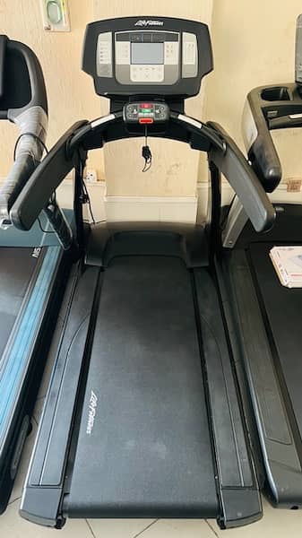 life fitness treadmill,elliptical,spin bike,recumbent bike available 8