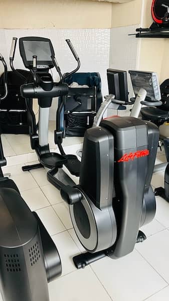 life fitness treadmill,elliptical,spin bike,recumbent bike available 11