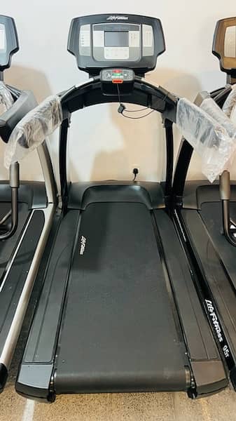 life fitness treadmill,elliptical,spin bike,recumbent bike available 13