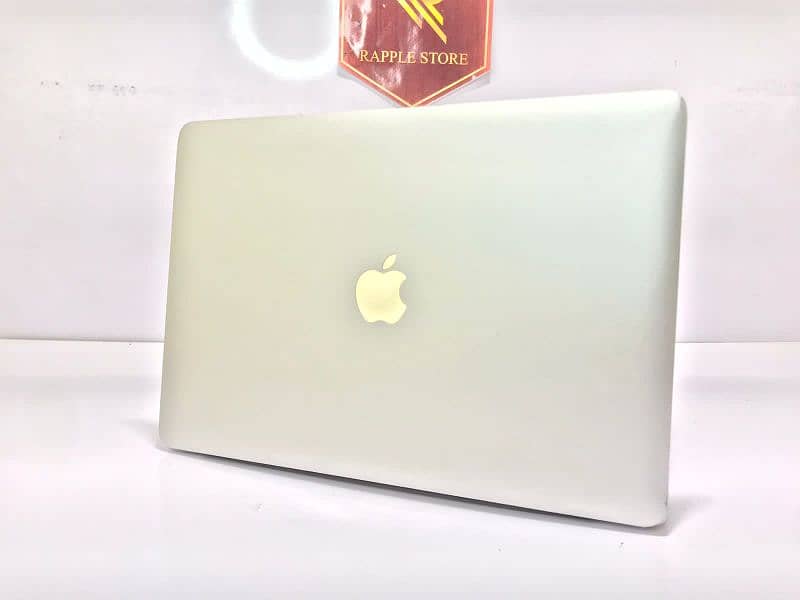 Apple MacBook Pro Core i7 likes new condition 1