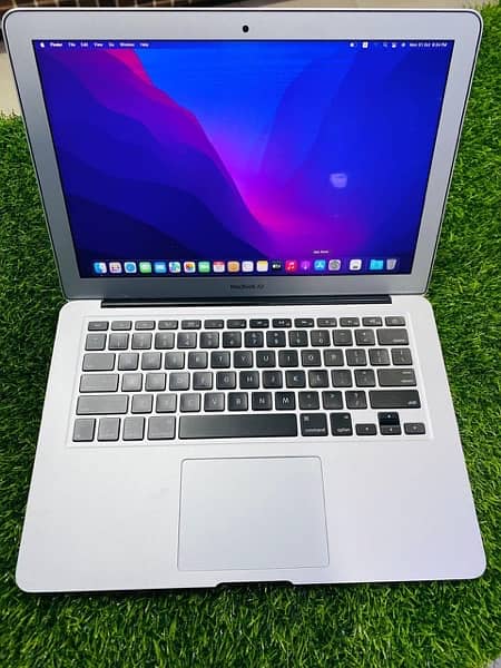 MACBOOK AIR (2017) (8/256gb SSD) MINT CONDITION 0