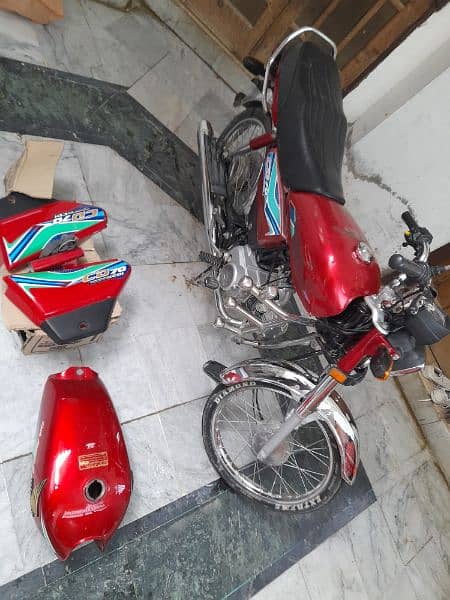 Honda CD 70 2018 model in good condition with original tank and sides 2