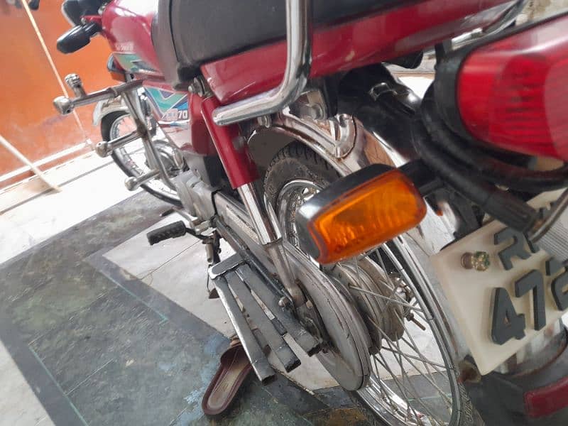 Honda CD 70 2018 model in good condition with original tank and sides 5