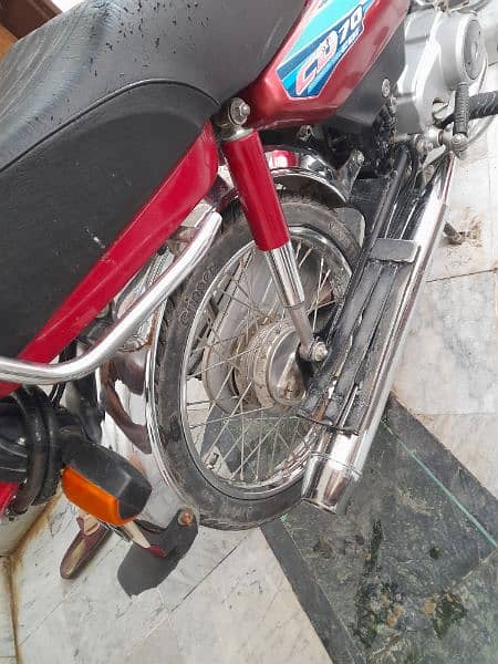 Honda CD 70 2018 model in good condition with original tank and sides 6