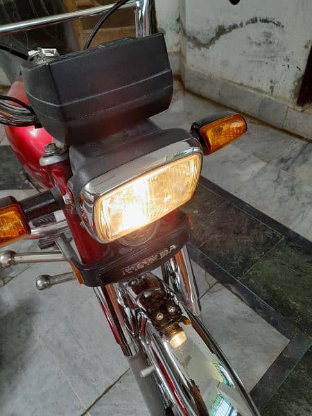 Honda CD 70 2018 model in good condition with original tank and sides 9