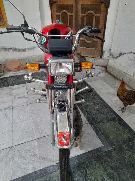 Honda CD 70 2018 model in good condition with original tank and sides 17