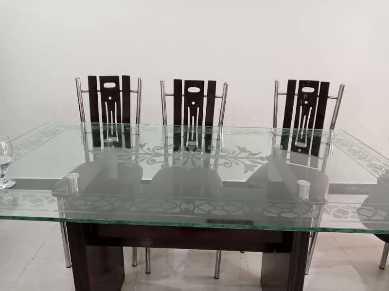 Dining table 0