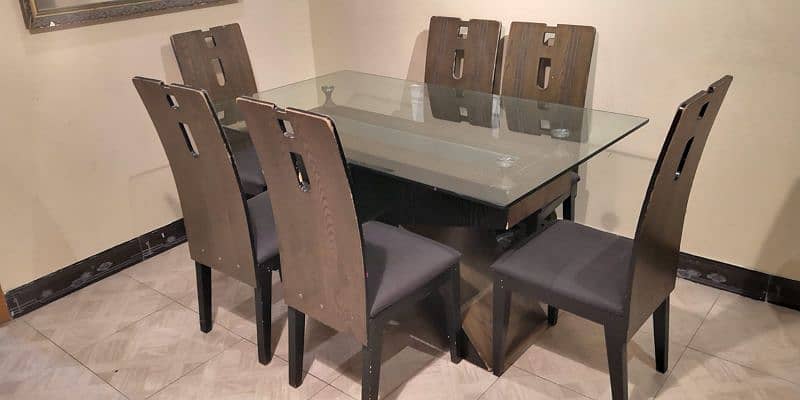 Dinning table 0